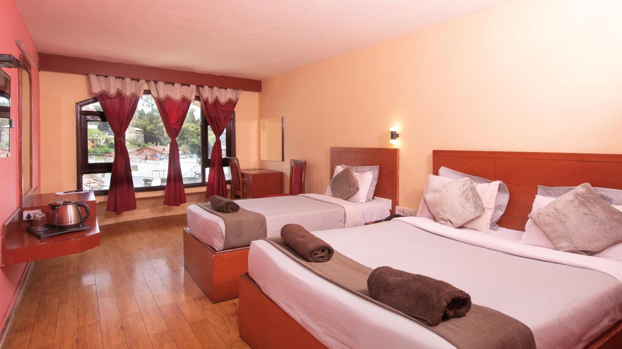 Devi Enterprises - Hotel Khems Ooty Buitenkant foto