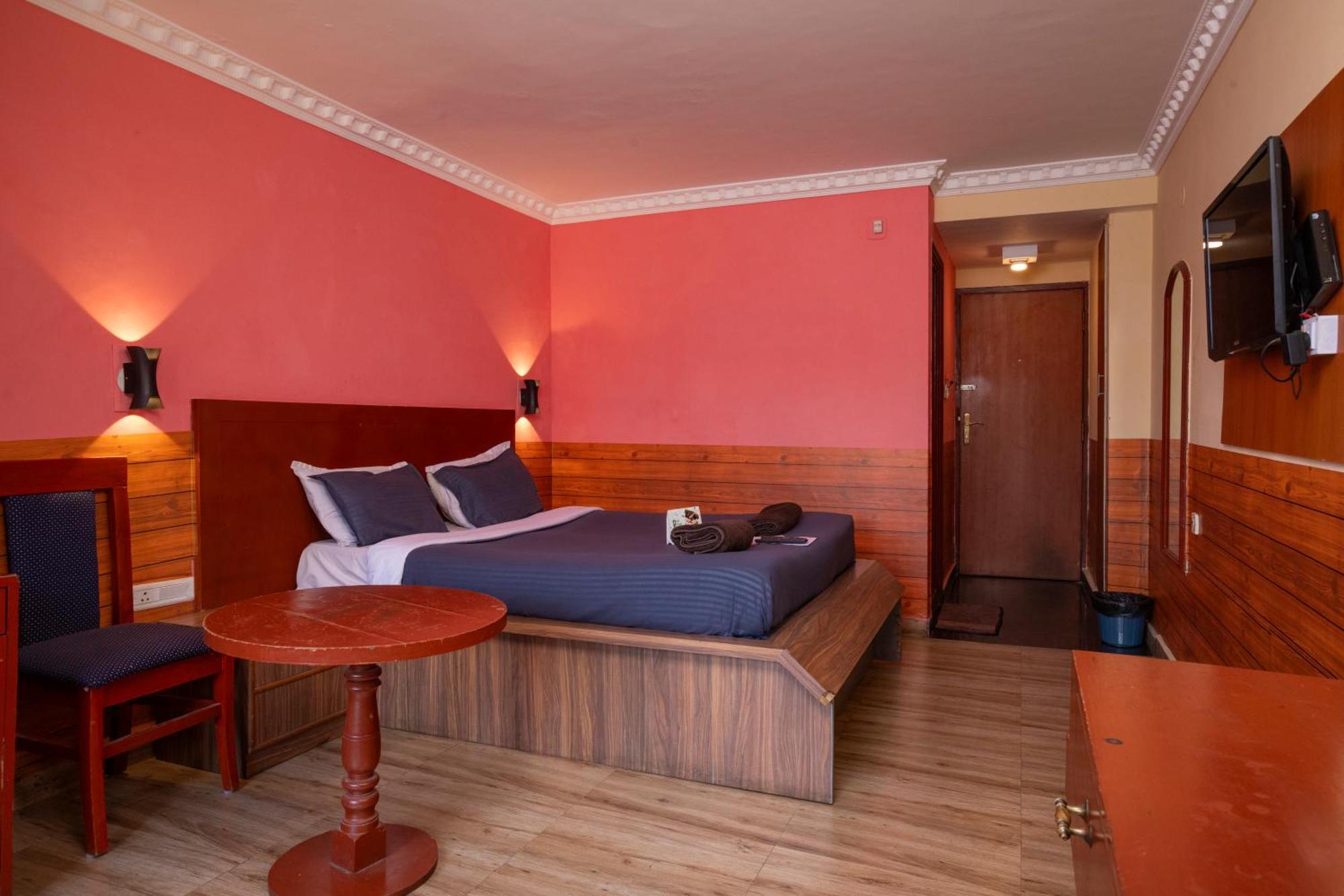 Devi Enterprises - Hotel Khems Ooty Buitenkant foto