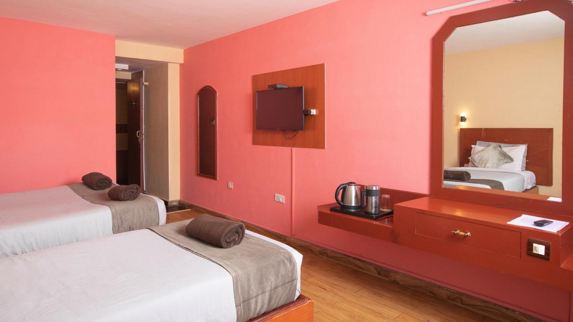 Devi Enterprises - Hotel Khems Ooty Buitenkant foto