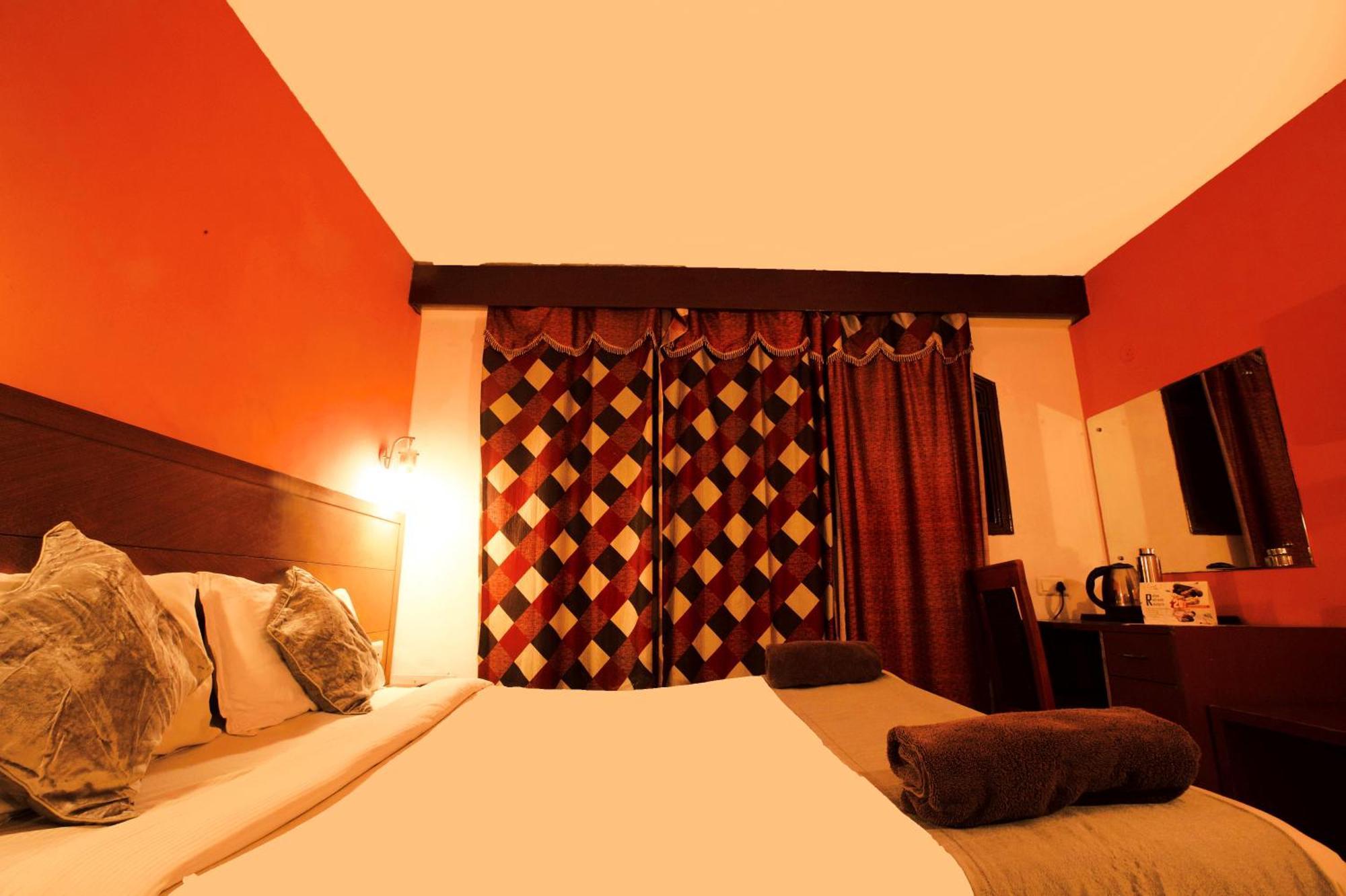 Devi Enterprises - Hotel Khems Ooty Buitenkant foto
