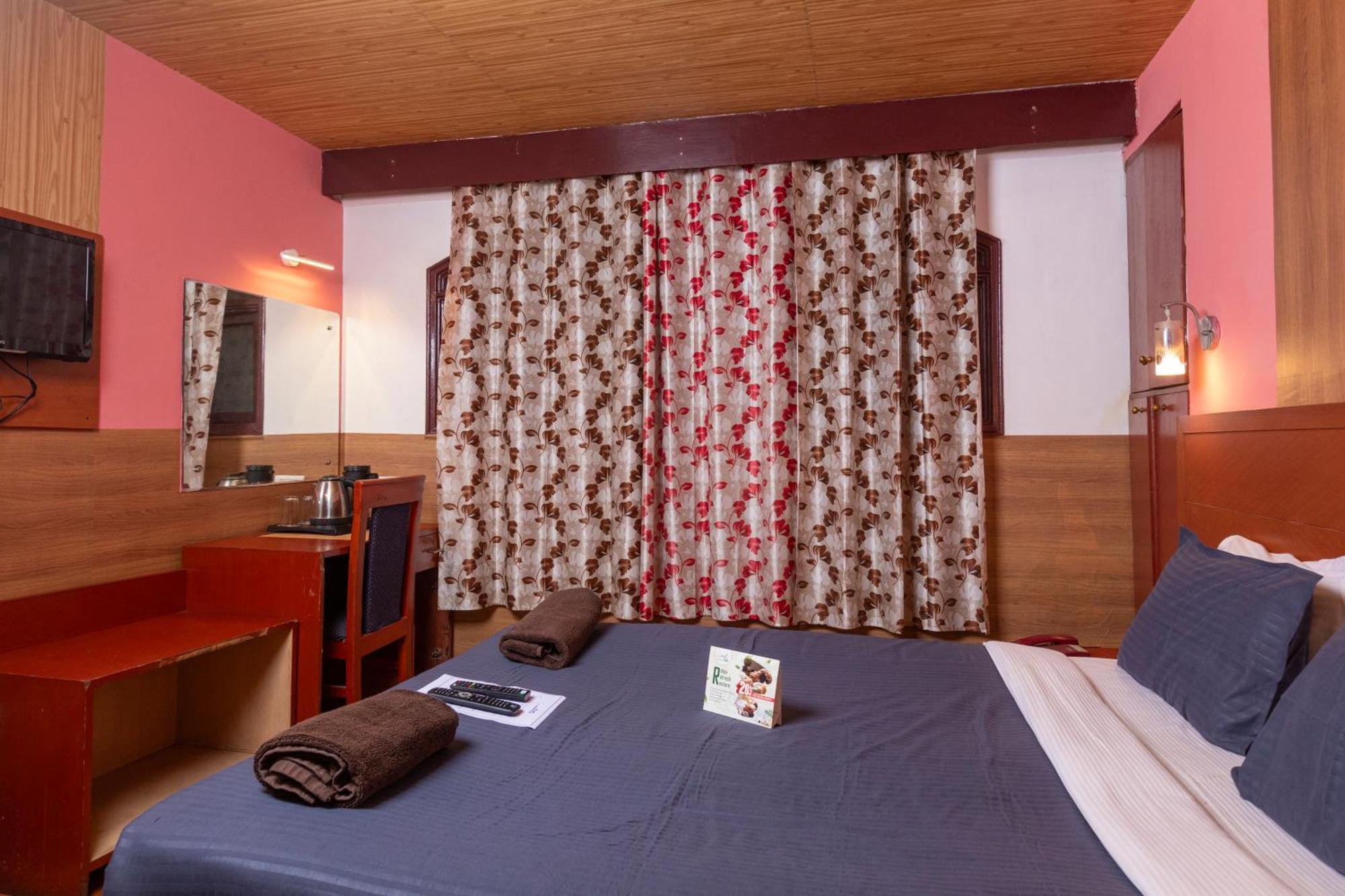 Devi Enterprises - Hotel Khems Ooty Buitenkant foto