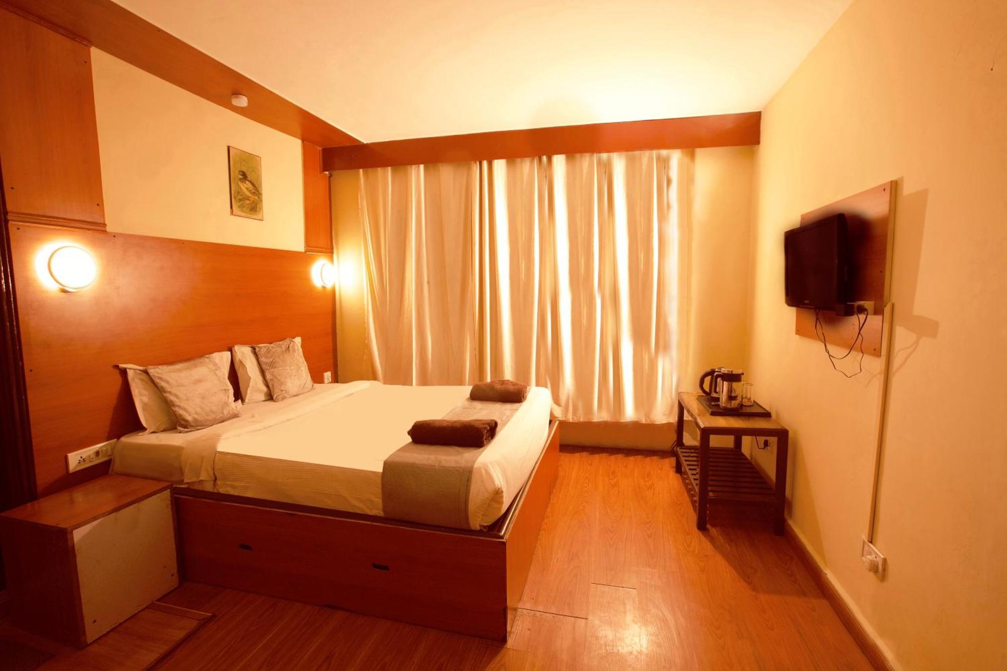 Devi Enterprises - Hotel Khems Ooty Buitenkant foto