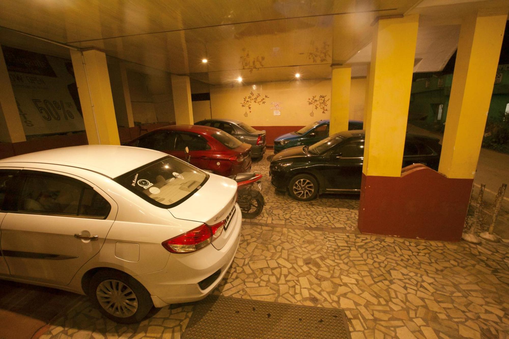 Devi Enterprises - Hotel Khems Ooty Buitenkant foto