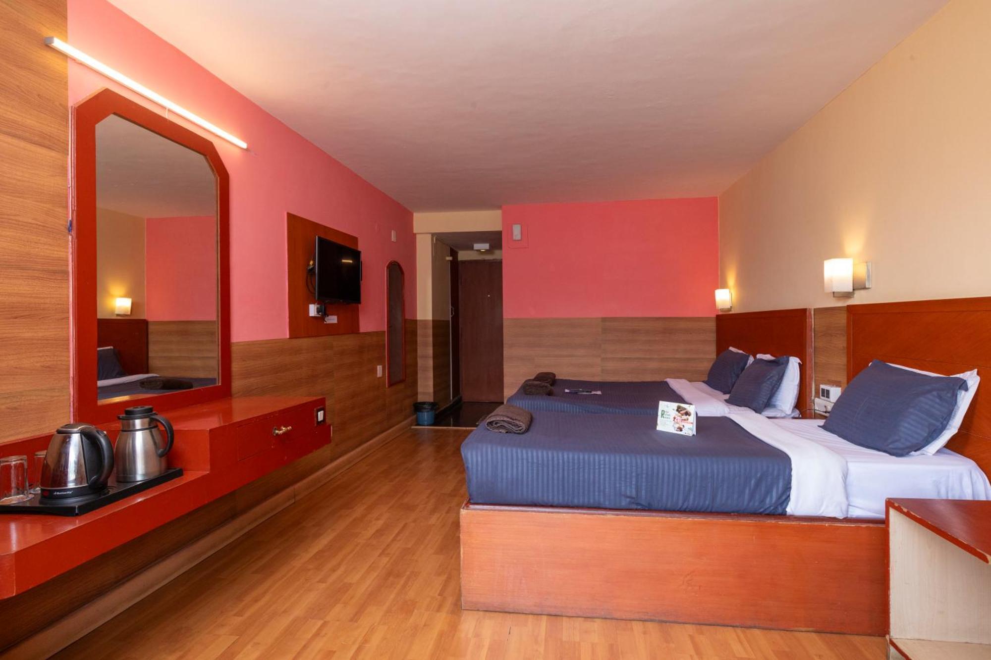 Devi Enterprises - Hotel Khems Ooty Buitenkant foto