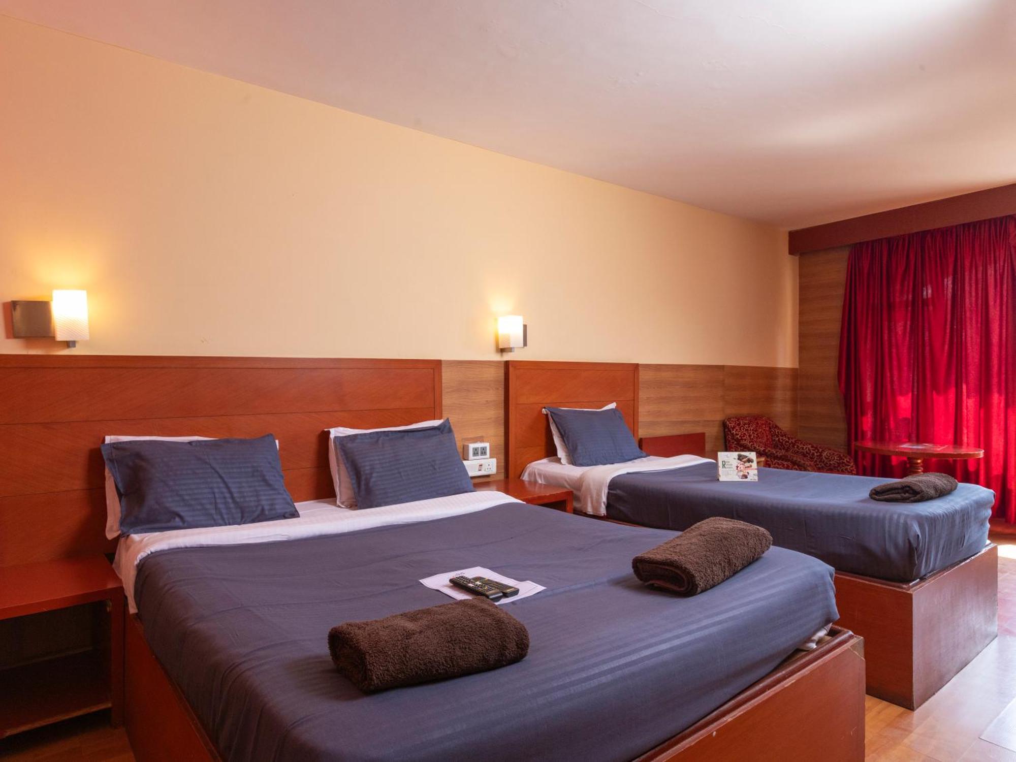 Devi Enterprises - Hotel Khems Ooty Buitenkant foto