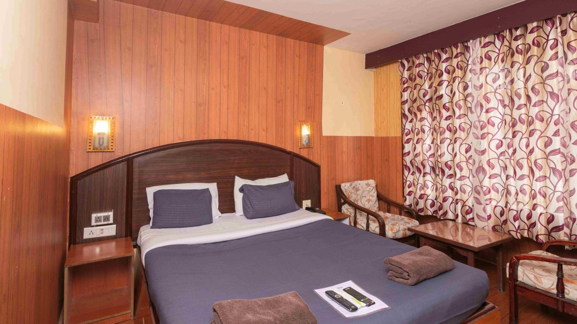 Devi Enterprises - Hotel Khems Ooty Buitenkant foto