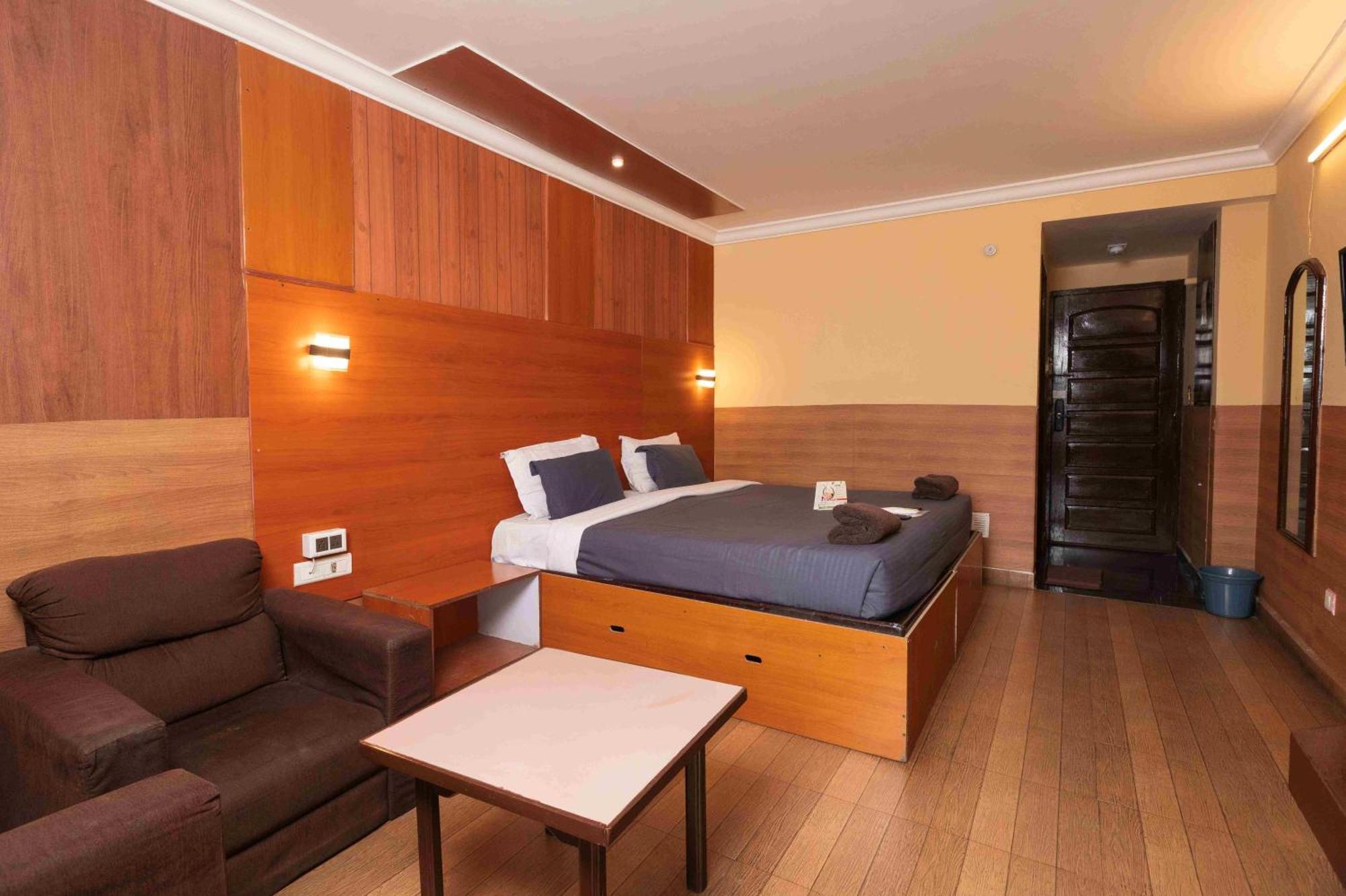 Devi Enterprises - Hotel Khems Ooty Buitenkant foto