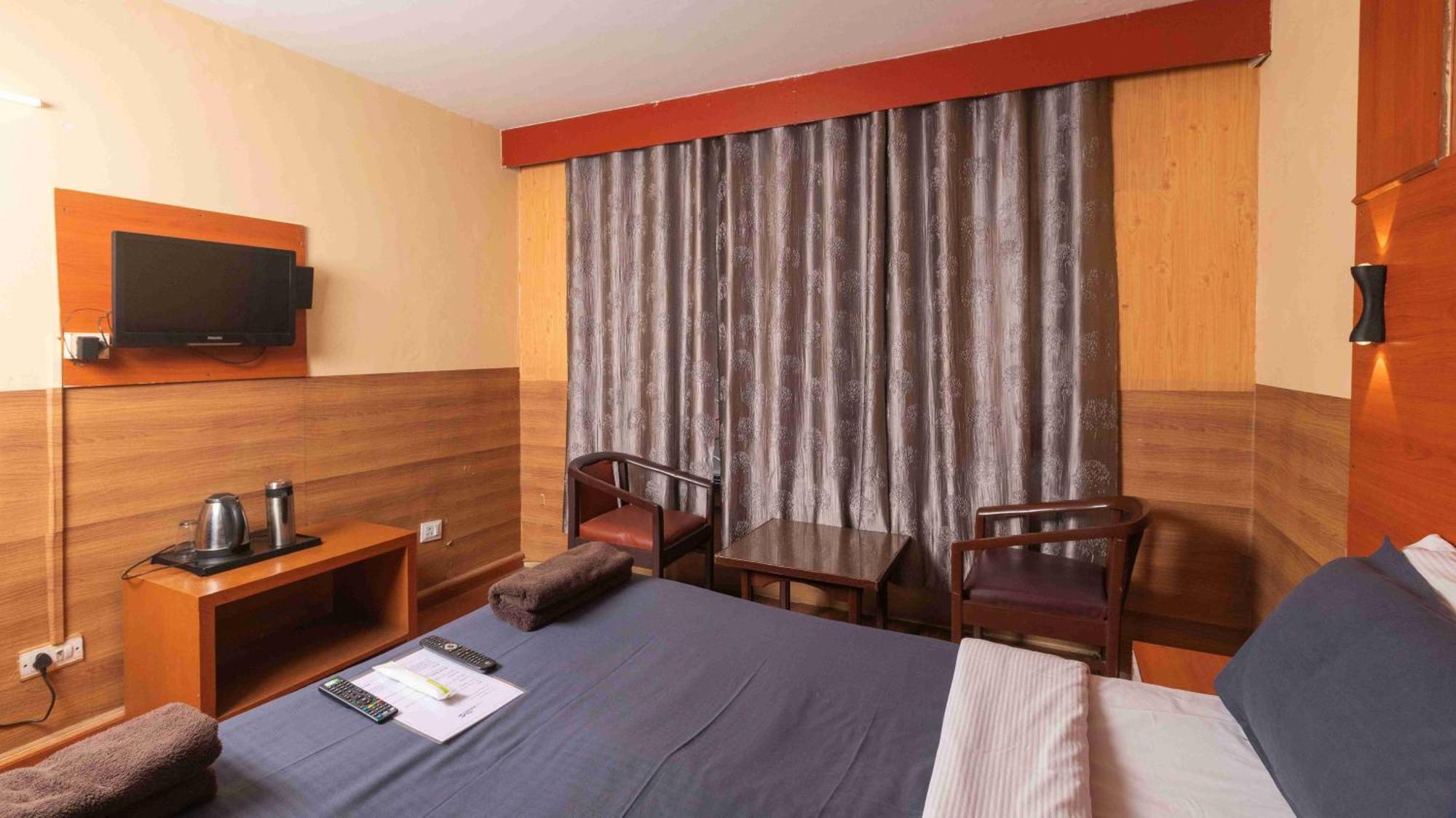 Devi Enterprises - Hotel Khems Ooty Buitenkant foto