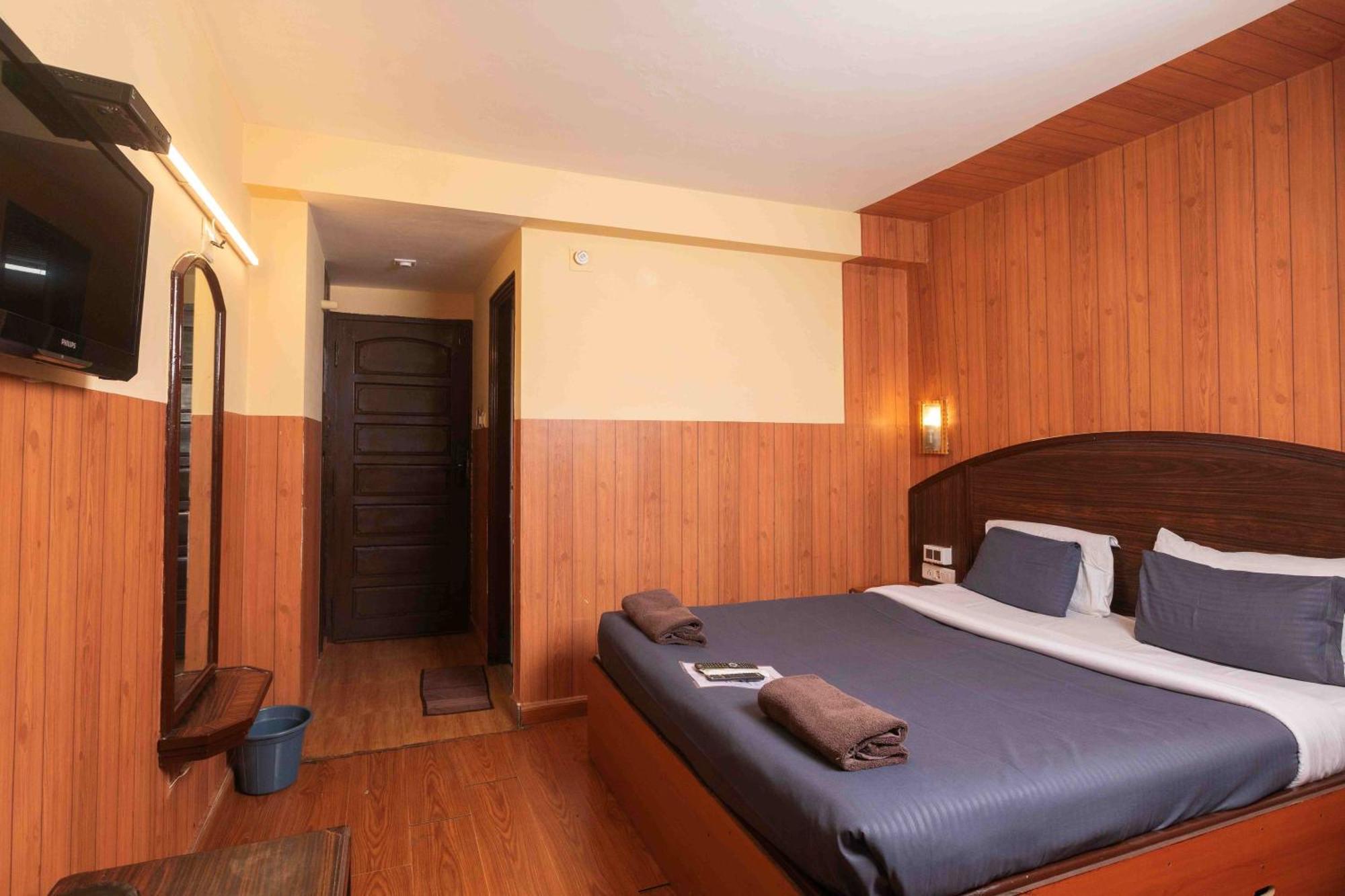Devi Enterprises - Hotel Khems Ooty Buitenkant foto
