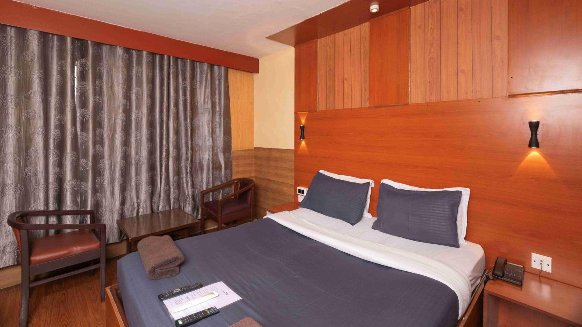 Devi Enterprises - Hotel Khems Ooty Buitenkant foto